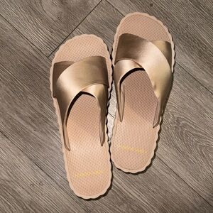 New without box Tory Burch high heel sandals